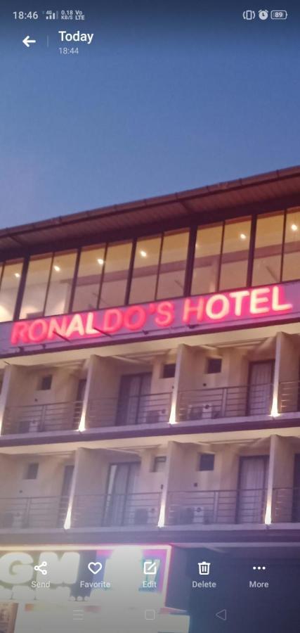 מלון פאנג'י Ronaldos Old Goa מראה חיצוני תמונה